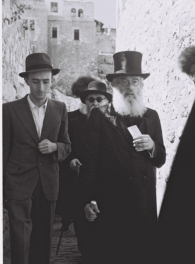 Harav_Herzog.jpg