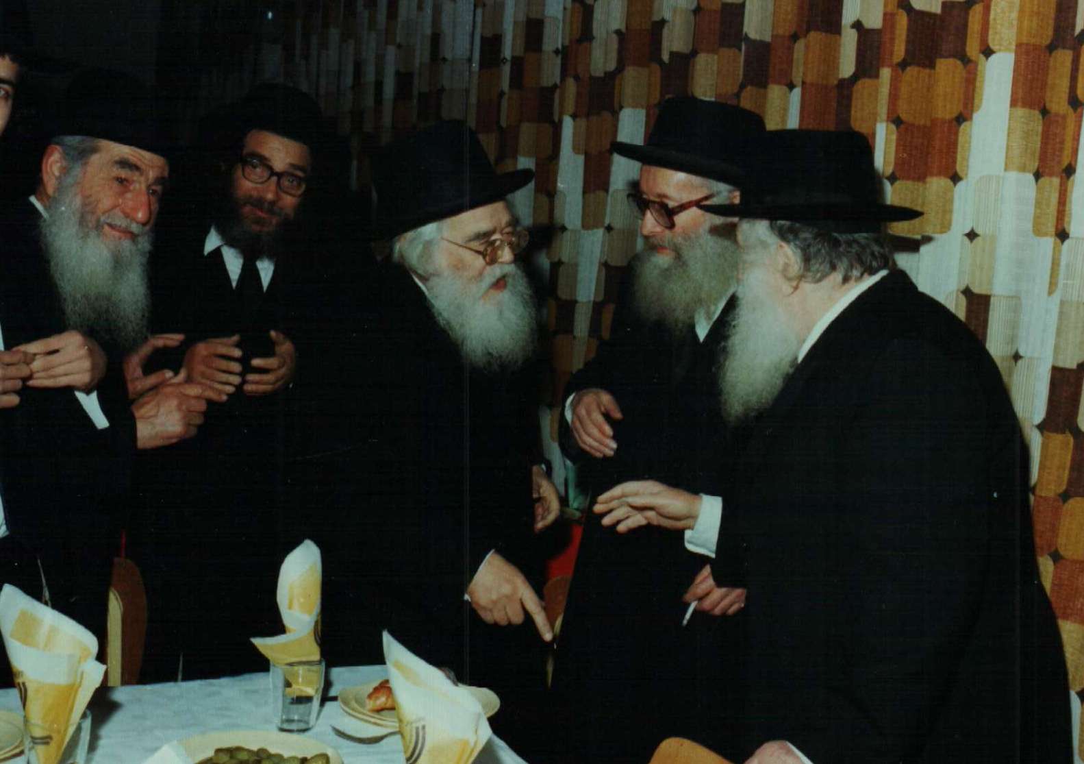 הרבנים שולמן קרליץ שך רוזנברג טיקצונסקי (2).JPG