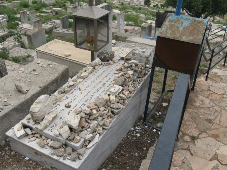 קברו של רבי ישראל לייב.jpg