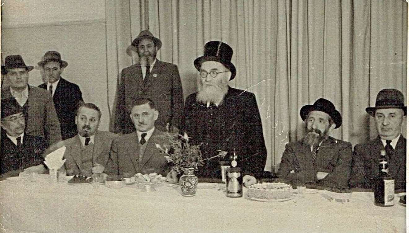 rav unterman.jpg